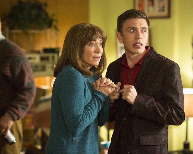 The Middle - New Year's Revelations - Van film - Patricia Heaton, Brock Ciarlelli