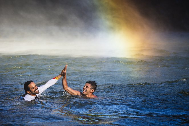 The Smoke That Thunders - Photos