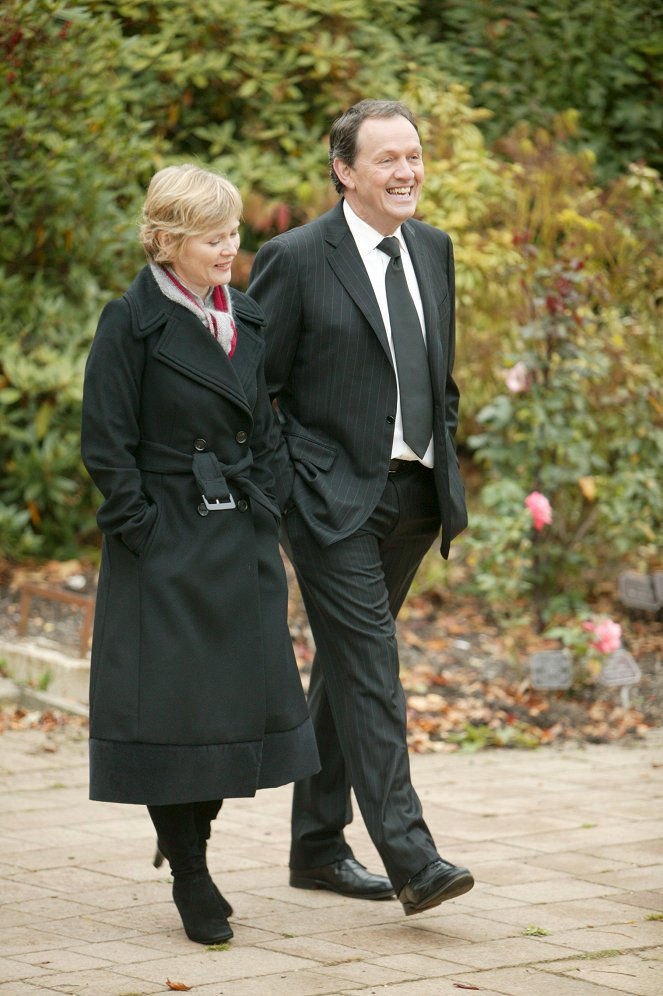 Inspector Lewis - Season 4 - Falling Darkness - Photos - Clare Holman, Kevin Whately
