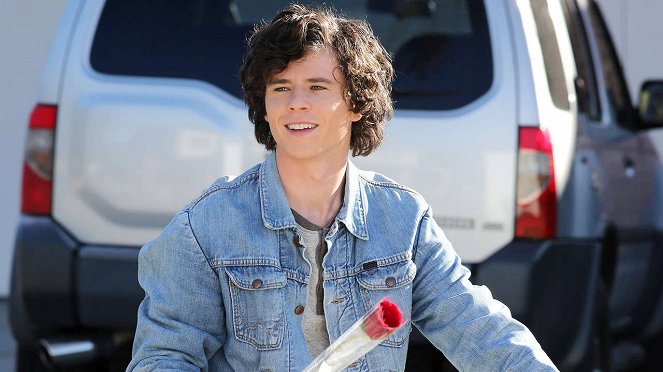 The Middle - The Name - Photos - Charlie McDermott