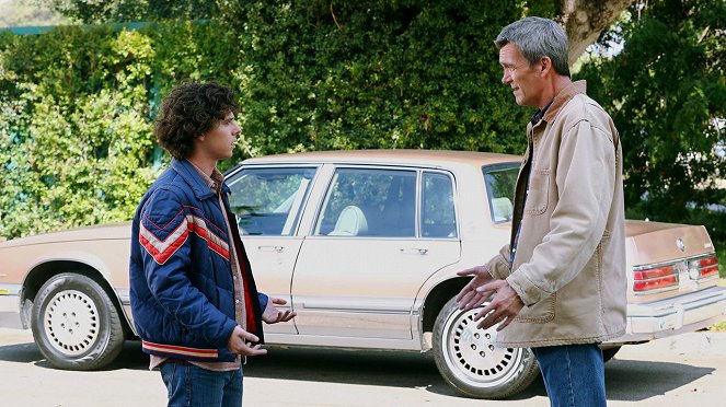 The Middle - Season 5 - Thanksgiving V - Photos - Charlie McDermott, Neil Flynn