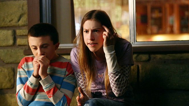 The Middle - The Kiss - Photos - Atticus Shaffer, Eden Sher