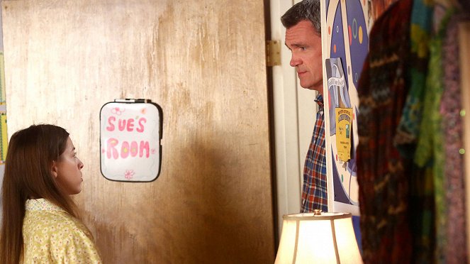 The Middle - Office Hours - Photos - Eden Sher, Neil Flynn