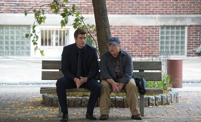 Paranoia - Photos - Liam Hemsworth, Richard Dreyfuss