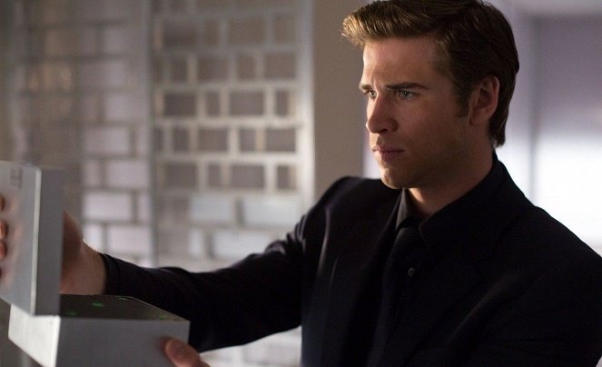 Paranoia - Photos - Liam Hemsworth