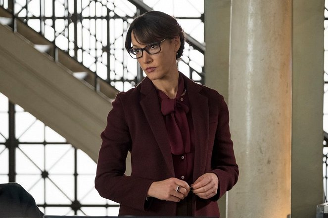 Taken - Season 2 - ACGT - Photos - Jennifer Beals