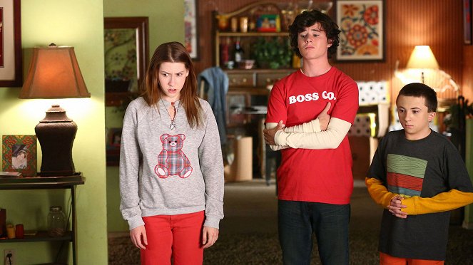 The Middle - The Christmas Wall - Photos - Eden Sher, Charlie McDermott, Atticus Shaffer