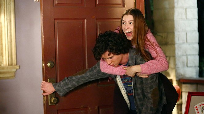 The Middle - Season 6 - Operation Infiltration - Photos - Charlie McDermott, Eden Sher
