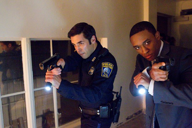 Rizzoli & Isles - This Is How a Heart Breaks - Photos - Jordan Bridges, Lee Thompson Young