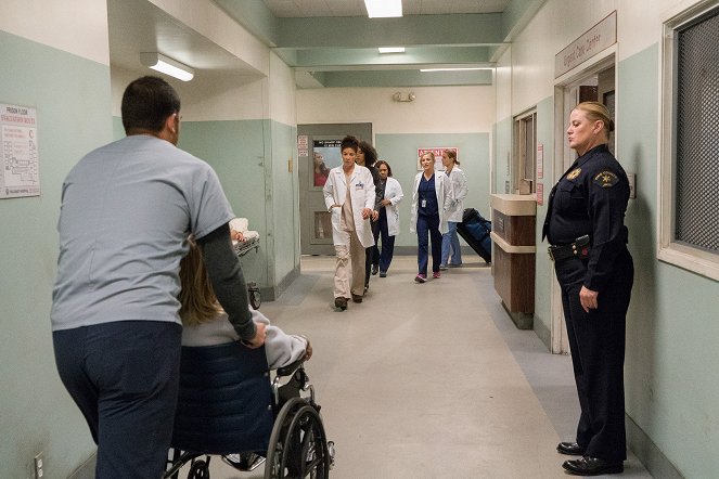Grey's Anatomy - You Can Look (But You'd Better Not Touch) - Photos - Klea Scott, Chandra Wilson, Jessica Capshaw