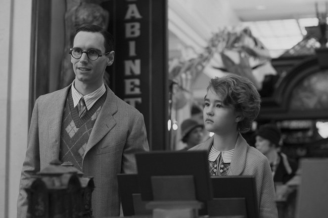 Cory Michael Smith, Millicent Simmonds