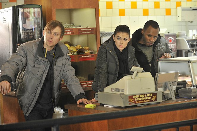 Breakout Kings - Season 1 - Fun with Chemistry - Photos - Jimmi Simpson, Serinda Swan, Malcolm Goodwin