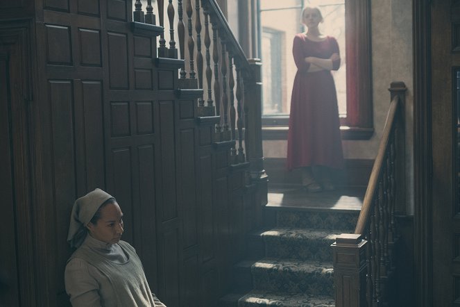The Handmaid's Tale : La servante écarlate - Le Travail des femmes - Film - Amanda Brugel, Elisabeth Moss
