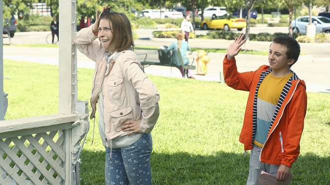 The Middle - Season 7 - Land of the Lost - Photos - Eden Sher, Atticus Shaffer