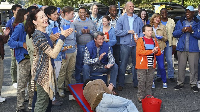 The Middle - Season 7 - Homecoming II: The Tailgate - Photos - Neil Flynn, Atticus Shaffer