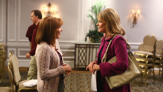 The Middle - The Convention - Van film - Patricia Heaton, Cheryl Hines