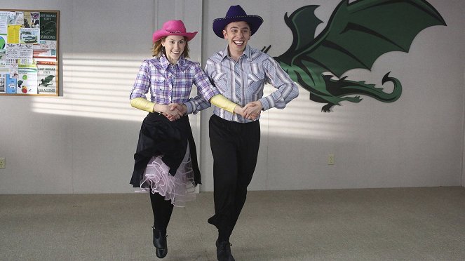 The Middle - A Very Donahue Vacation - Photos - Eden Sher, Brock Ciarlelli