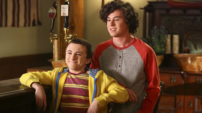 The Middle - A Very Donahue Vacation - Film - Atticus Shaffer, Charlie McDermott