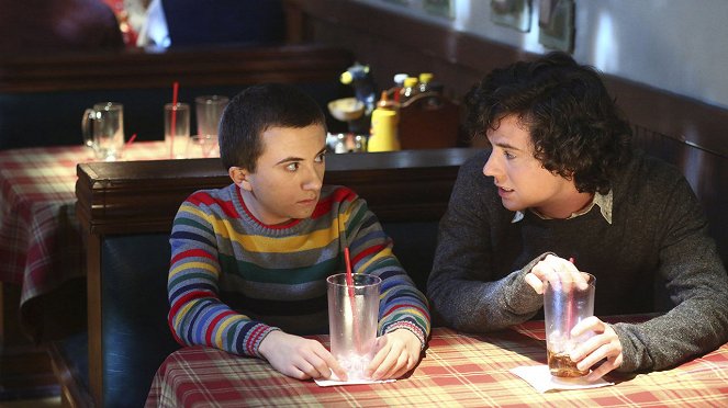 The Middle - A Very Donahue Vacation - Van film - Atticus Shaffer, Charlie McDermott