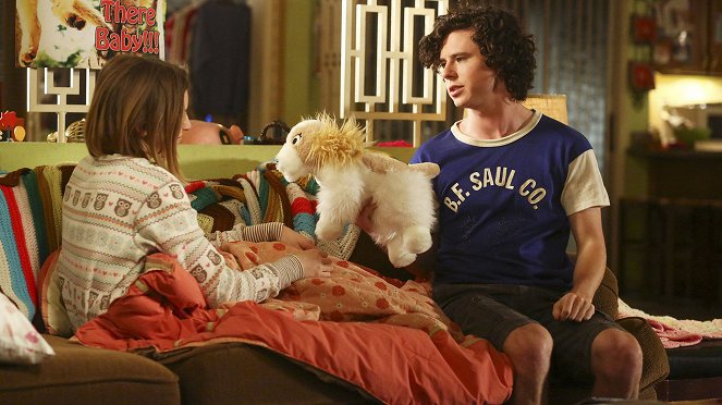 The Middle - Season 7 - Not Mother's Day - Photos - Charlie McDermott