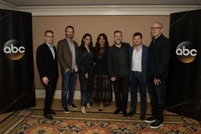 The Crossing - De eventos - The cast and executive producers of “The Crossing” addressed the press at Disney | ABC Television’s Winter Press Tour 2018