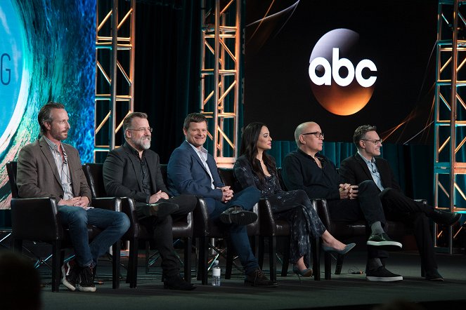 La travesía - Eventos - The cast and executive producers of “The Crossing” addressed the press at Disney | ABC Television’s Winter Press Tour 2018