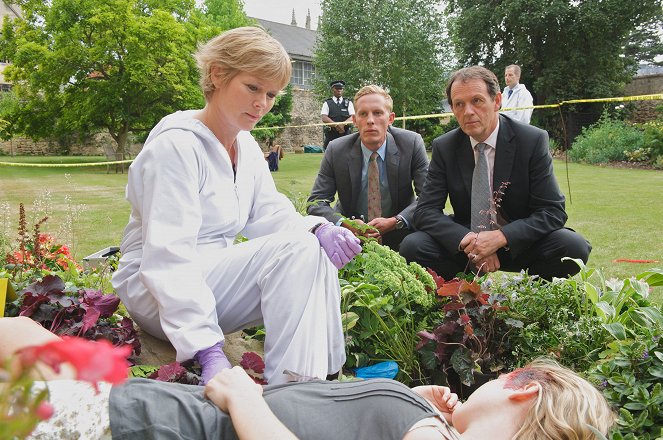 Inspector Lewis - The Mind Has Mountains - Van film - Clare Holman, Laurence Fox, Kevin Whately