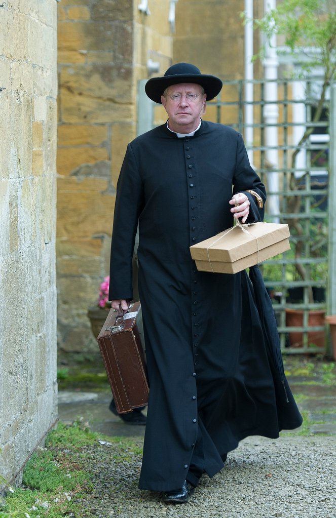 Father Brown - Season 1 - The Blue Cross - Photos - Mark Williams