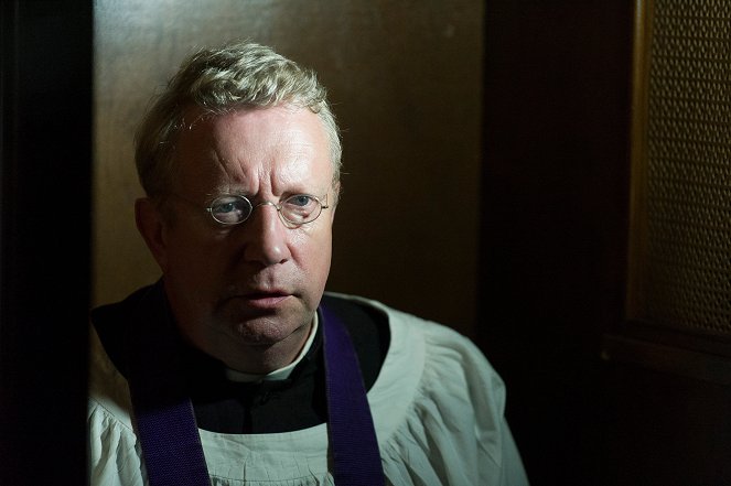 Father Brown - Season 1 - The Blue Cross - Photos - Mark Williams