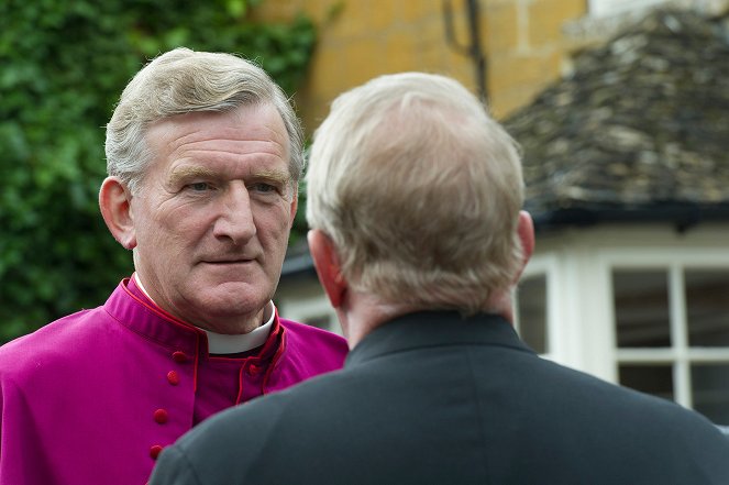 Father Brown - Season 1 - The Blue Cross - Photos - Malcolm Storry
