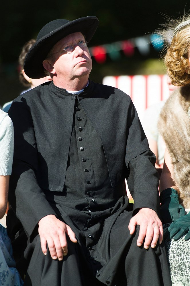Father Brown - The Mayor and the Magician - Van film - Mark Williams