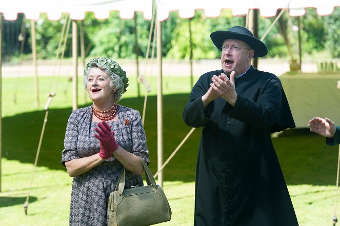 Father Brown - The Face of Death - Van film - Sorcha Cusack, Mark Williams