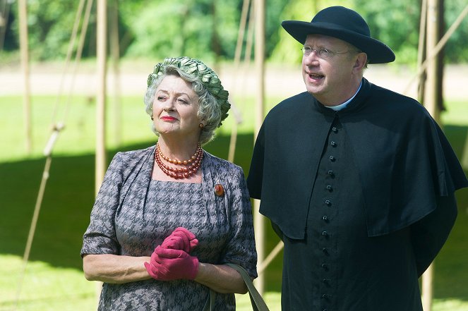 Father Brown - The Face of Death - Photos - Sorcha Cusack, Mark Williams
