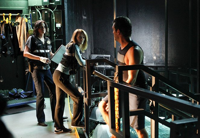 CSI: Crime Scene Investigation - Season 11 - Pool Shark - Photos - Jorja Fox, Marg Helgenberger