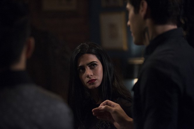 Shadowhunters: The Mortal Instruments - Błąkając się w ciemnościach - Z filmu - Emeraude Toubia