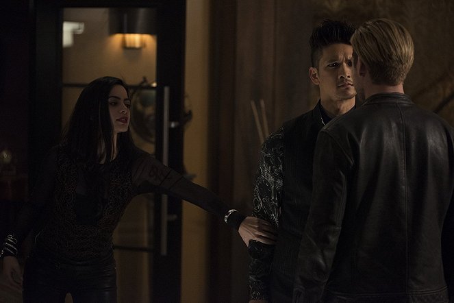 Shadowhunters: The Mortal Instruments - A Heart of Darkness - Photos - Emeraude Toubia, Harry Shum Jr.