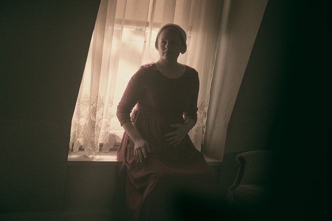 The Handmaid's Tale - Season 2 - Smart Power - Photos - Elisabeth Moss