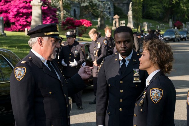 Shades of Blue - Season 3 - Good Police - Kuvat elokuvasta - Bruce McGill, Dayo Okeniyi, Jennifer Lopez