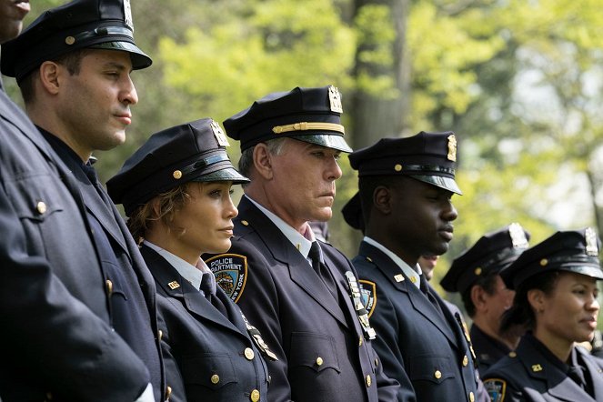 Shades of Blue - Season 3 - Good Police - Photos - Jennifer Lopez, Ray Liotta, Dayo Okeniyi