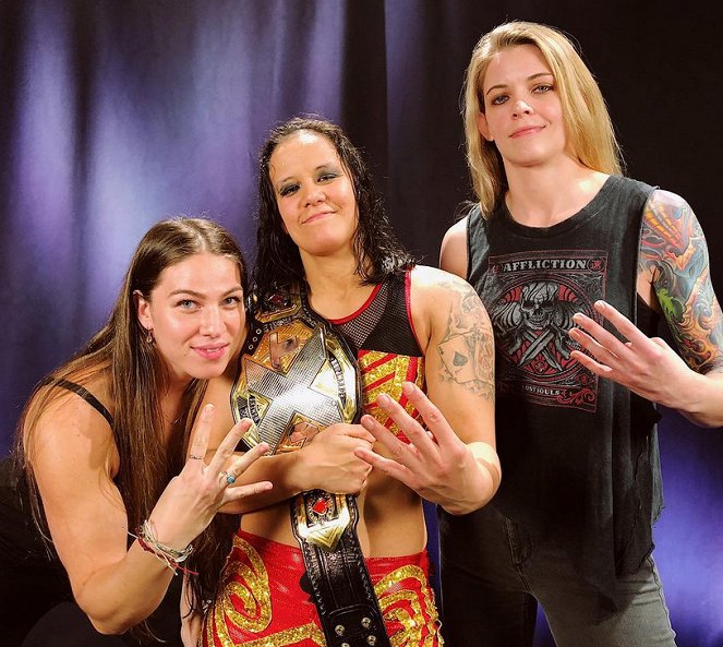 NXT TakeOver: Chicago II - Forgatási fotók - Marina Shafir, Shayna Baszler, Jessamyn Duke