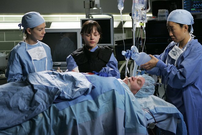 Grey's Anatomy - Season 2 - It's the End of the World - Photos - Ellen Pompeo, Christina Ricci, Sandra Oh