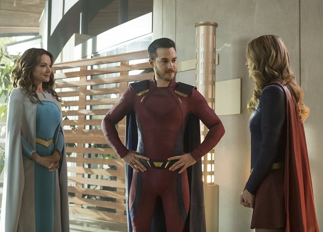 Supergirl - Dark Side of the Moon - Photos