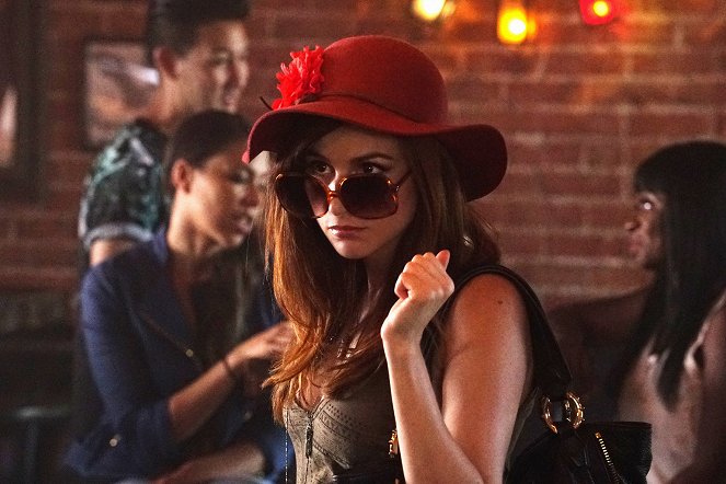 You're the Worst - Season 2 - Other Things You Could Be Doing - Photos - Aya Cash