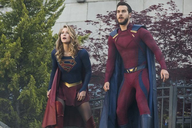 Supergirl - Battles Lost and Won - Van film - Melissa Benoist, Chris Wood