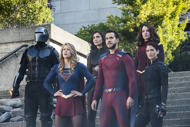 Supergirl - Battles Lost and Won - Photos