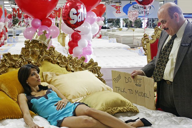 Desperate Housewives - Love Is in the Air - Photos - Eva Longoria, Jon Polito
