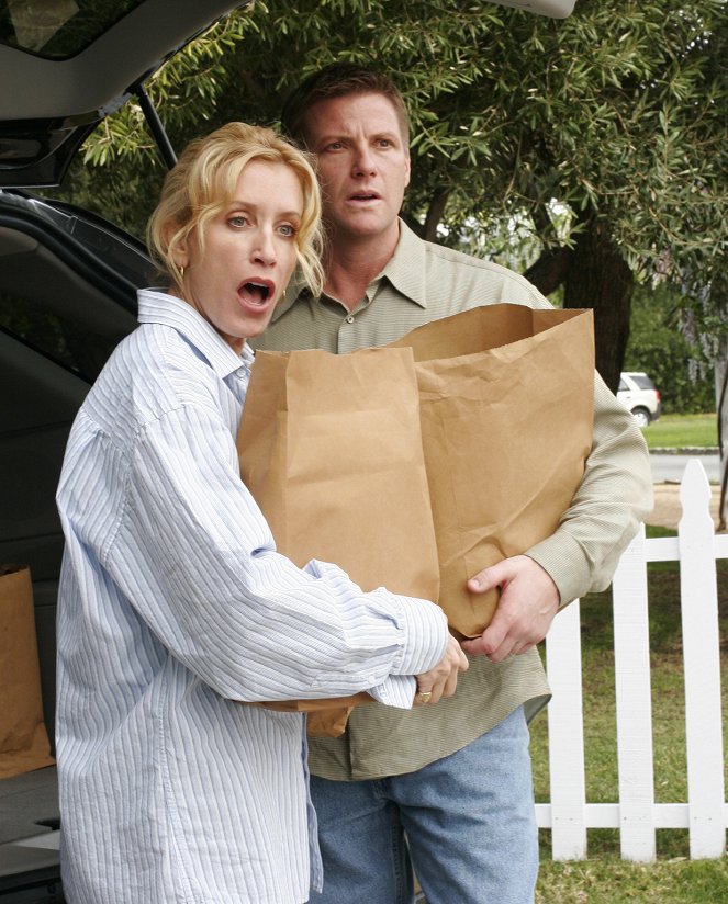 Desperate Housewives - Love Is in the Air - Photos - Felicity Huffman, Doug Savant