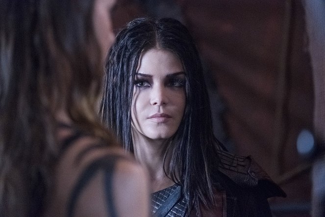 The 100 - Season 5 - Exit Wounds - Photos - Marie Avgeropoulos