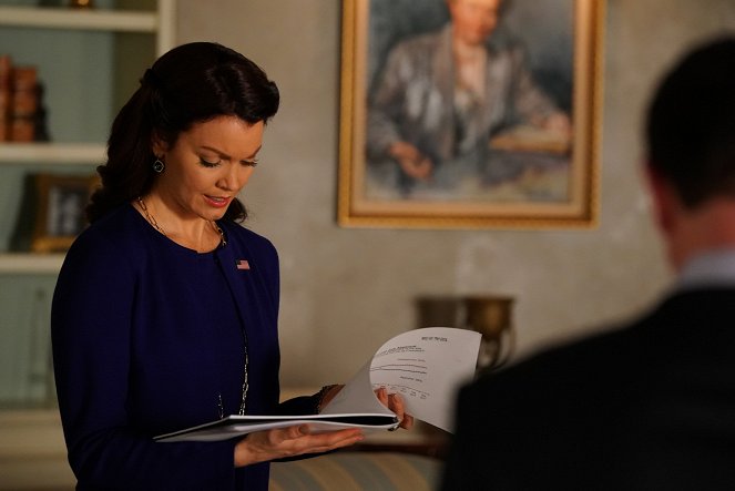 Scandal - Adventures in Babysitting - Photos - Bellamy Young