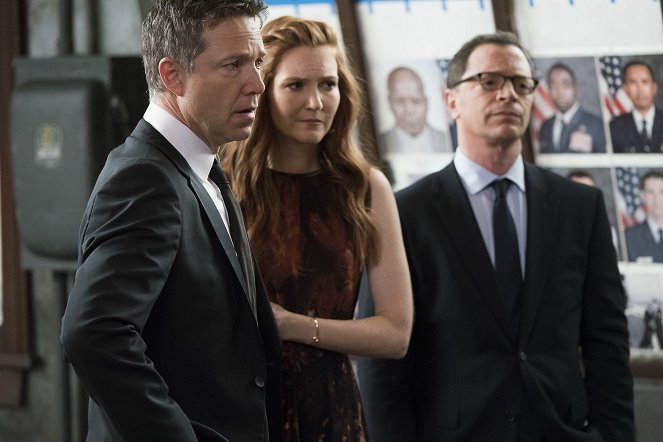 Scandal - Season 7 - Vampires and Bloodsuckers - Photos - George Newbern, Darby Stanchfield